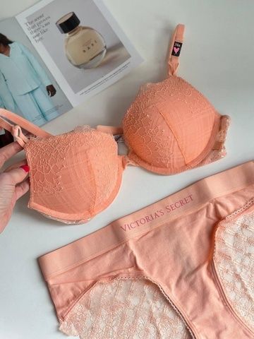 Бюстгальтер з пуш-ап Victoria's Secret Favorite T-Shirt Bra персиковый qvv-ff0-btz фото