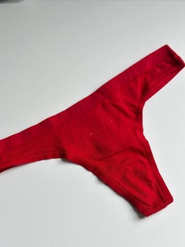 Трусики-стринги женские хлопковые Victoria's Secret Logo Cotton Thong Panty красные 5it-jbp-ym8 фото