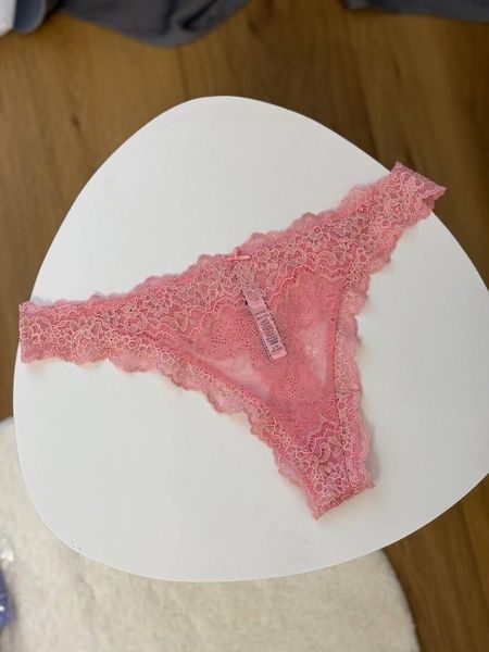 Трусики-стрінги жіночі люксові мереживні Victoria's Secret рожеві 2vs-d61-s3g фото
