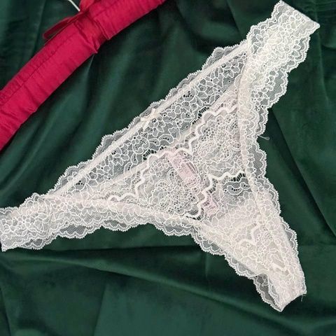Трусики-стринги женские люксовые кружевные Victoria's Secret белые elc-c00-jtc фото