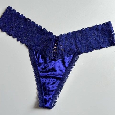 Трусики-стринги женские Victoria's Secret Thong Panty фиолетовые 2f9-79a-ve9 фото