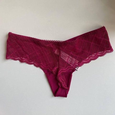 Трусики-стринги женские бесшовные Victoria's Secret No-Show Thong Panty фуксия oip-nnc-9bo фото