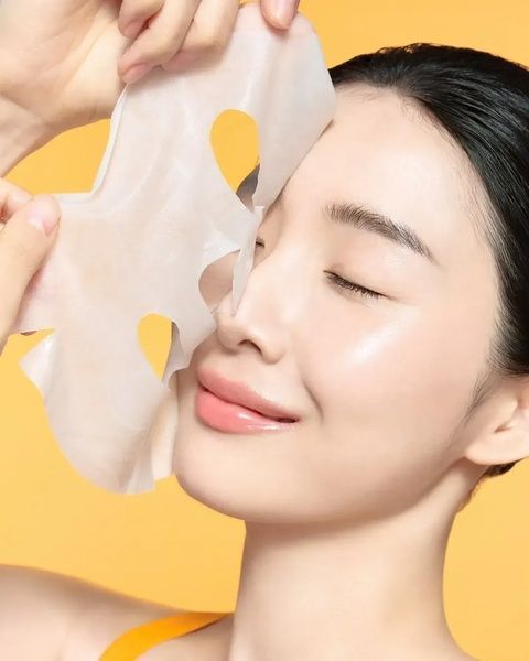 Освітлювальна тканинна маска на основі сироватки Celimax Pore+ Dark Spot Brightening Serum Mask 27 мл 8013 фото