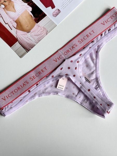 Трусики-стринги женские хлопковые с логотипом Victoria's Secret Logo Cotton Thong Panty сиреневые ue0-fmb-lzr фото
