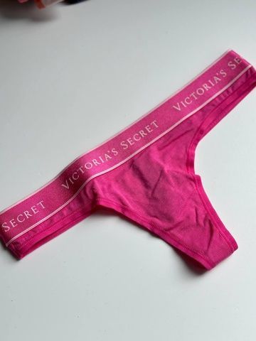 Трусики-стринги женские хлопковые Victoria's Secret Logo Cotton Thong Panty розовые 2e0-ywp-cvu фото