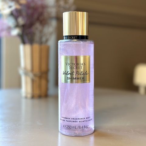 Velvet Petals Shimmer - парфюмированный спрей(мист) для тела Victoria&rsquo;s Secret c шиммером, 250 мл i46-571 фото