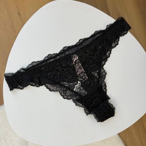 Трусики-стринги женские люксовые кружевные Victoria's Secret черные i5z-19i-v1p фото