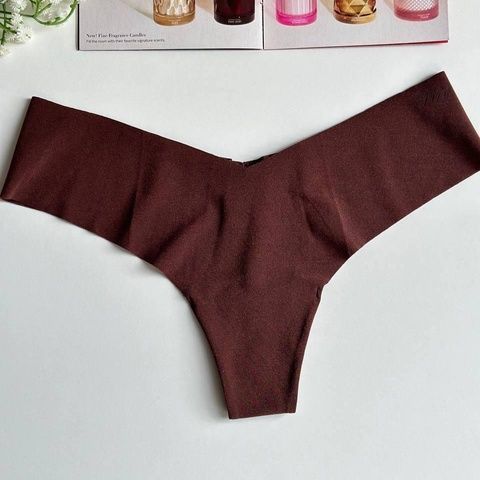 Трусики-стринги женские бесшовные Victoria's Secret No-Show Thong Panty коричневые 6y0-jp7-p32 фото