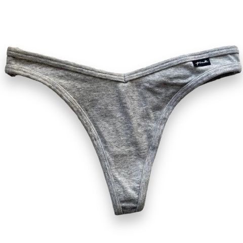 Трусики-стринги женские PINK Victoria's Secret серые 800-573 фото