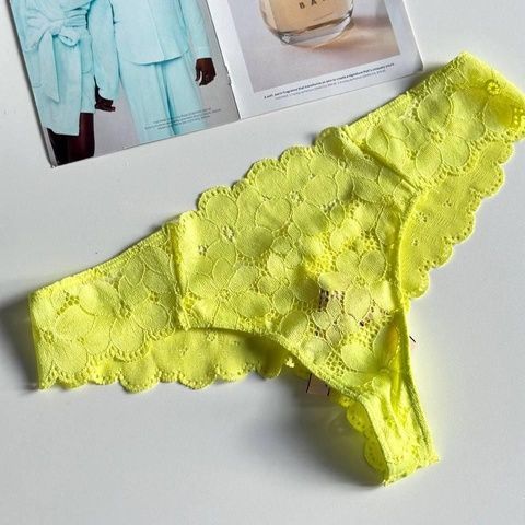Трусики-стринги женские Victoria's Secret Thong Panty желтые 226-gak-67d фото