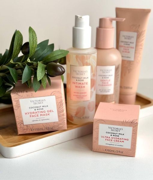 Cкраб для лица Victoria's Secret Exfoliating Face Scrub Coconut Milk & Rose, 114 мл 2b3-258 фото