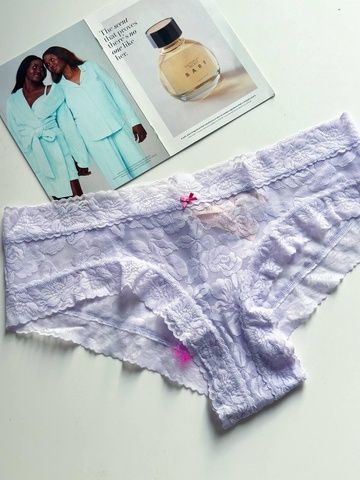 Трусики-чики женские кружевные Victoria's Secret Lace-Up Cheeky Panty сиреневые piy-5fv-gz7 фото