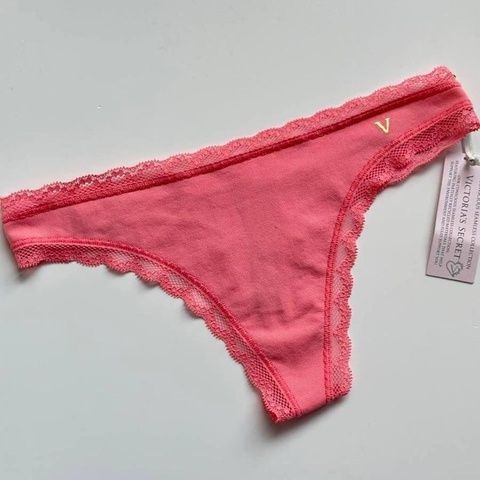 Трусики-стринги женские Victoria's Secret Thong Panty розовые 2bk-rew-ogy фото