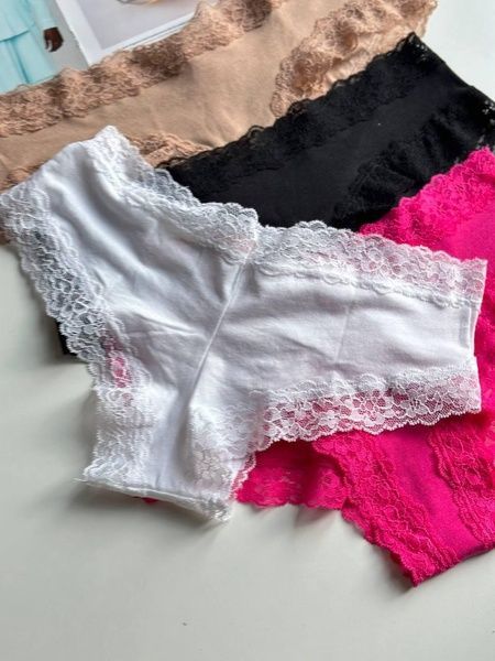 Трусики-чики женские хлопковые с кружевом Victoria's Secret Lace-Waist Cotton Cheeky Panty белые km1-1qx-xpi фото