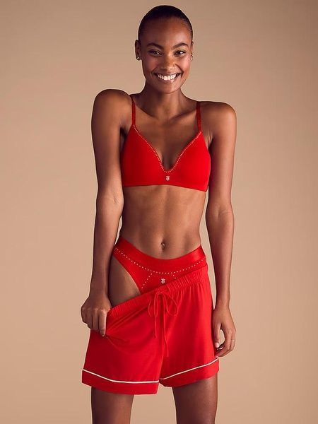 Трусики-стринги женские эластичные с логотипом Victoria's Secret Logo Micro Shine Thong Panty красные 7rx-71s-mfe фото