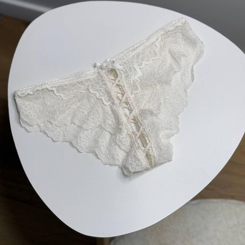 Трусики-бикини женские люксовые с открытым доступом Victoria's Secret белые qvz-99u-m9k фото