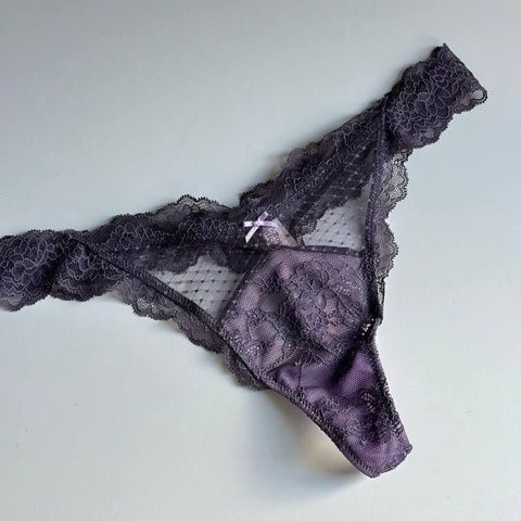 Трусики-стринги женские люксовые Victoria's Secret Adjustable String Thong Panty серые rfo-kdc-v4q фото