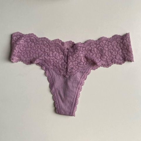 Трусики-стринги женские хлопковые Victoria's Secret Thong Panty пудровые bef-pye-1y8 фото