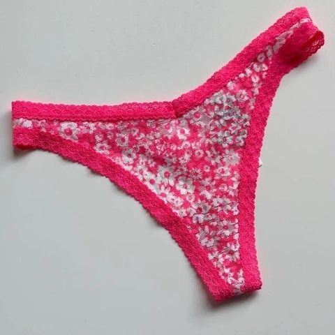 Трусики-стринги женские кружевные PINK Victoria's Secret Thong Panty розовые 8uz-rf2-8zl фото