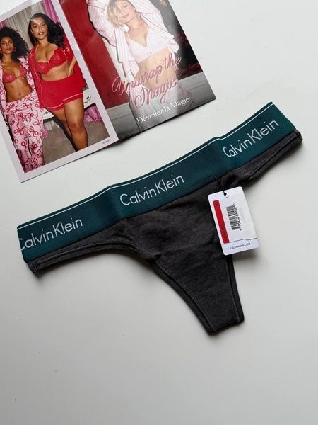 Трусики-стрінги жіночі бавовняні з лого Calvin Klein сірі j3d-zd3-oi2 фото