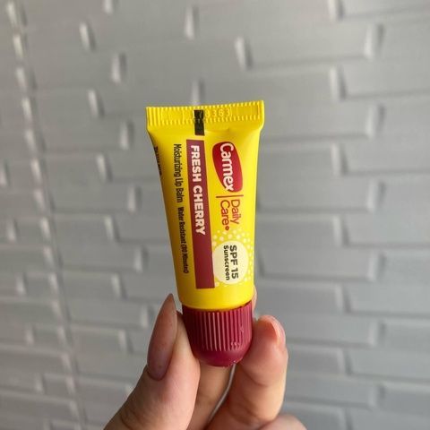 Мини-бальзам для губ Carmex Minis SPF15 (в тюбике), 5 г Fresh Cherry - освежающая вишня o6v-hl9-ttw фото
