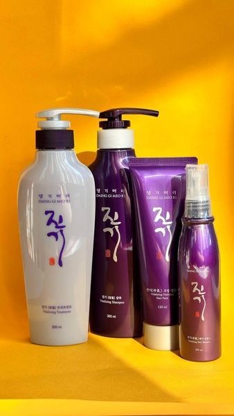 Шампунь для волос восстанавливающий Daeng Gi Meo Ri Vitalizing Shampoo 300 мл &nbsp;i27-b5i фото