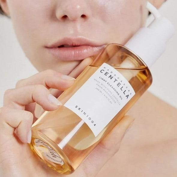 Гідрофільна олія з екстрактом центели азіатської Skin1004 Madagascar Centella Light Cleansing Oil 200 мл iai-50c фото
