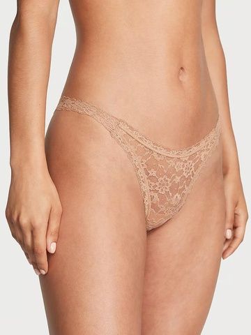 Трусики-бразилиана женские кружевные Victoria's Secret Lace Brazilian Panty бежевые 3zn-6ey-4s8 фото