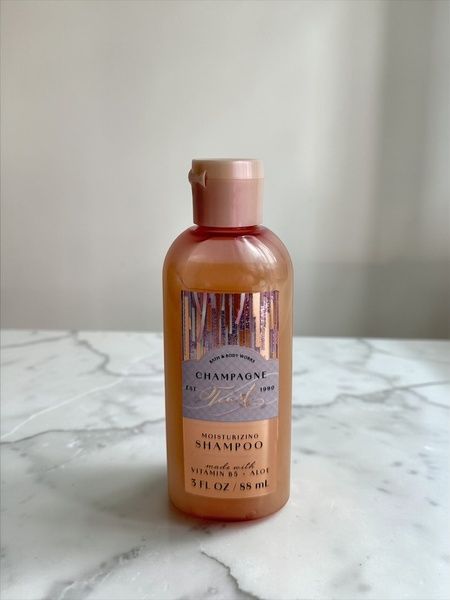 Подарунковий набір з косметичкою Bath & Body Works Champagne Toast Set 025505302 фото