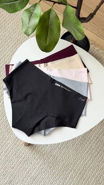 Трусики-чики женские бесшовные PINK Victoria's Secret No-Show Cheeky Panty черные  cvx-u4c-zfe фото