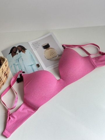Бюстгальтер без пуш-ап Victoria's Secret Lightly-Lined Wireless Bra розовый 31p-v9f-k9l фото
