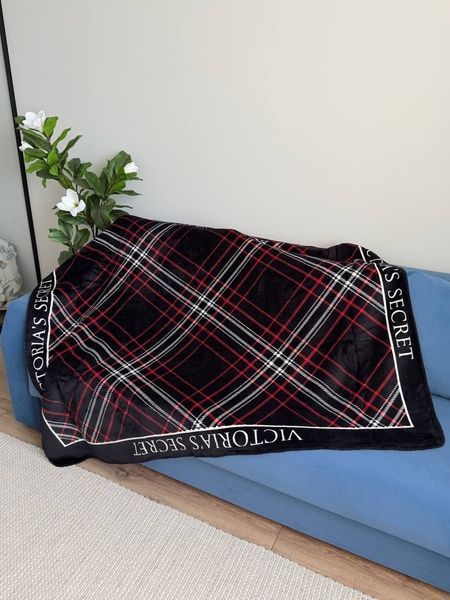 Плед чорний у клітинку Victoria's Secret Cozy-Fleece Blanket 27217200 фото