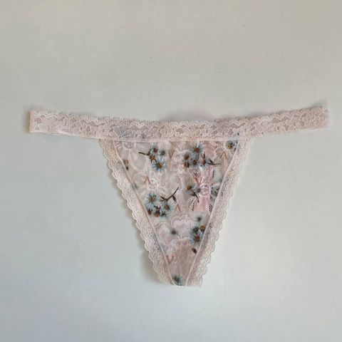 Трусики-стринги женские кружевные PINK Victoria's Secret белые c4e-yvq-7lz фото