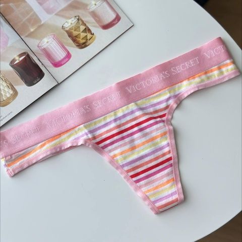 Трусики-стринги женские хлопковые Victoria's Secret Logo Cotton Thong Panty розовые rpj-dey-oa5 фото