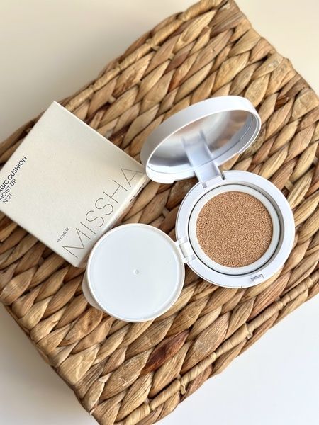 Кушон тональний зволожуючий MISSHA MAGIC CUSHION MOIST UP SPF50+ PA+++, 15 г №21 - Світлий Бежевий 257-ai7 фото