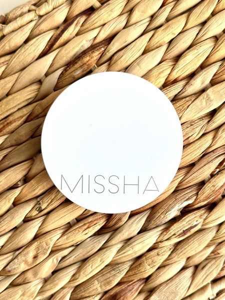 Кушон тональний зволожуючий MISSHA MAGIC CUSHION MOIST UP SPF50+ PA+++, 15 г №21 - Світлий Бежевий 257-ai7 фото