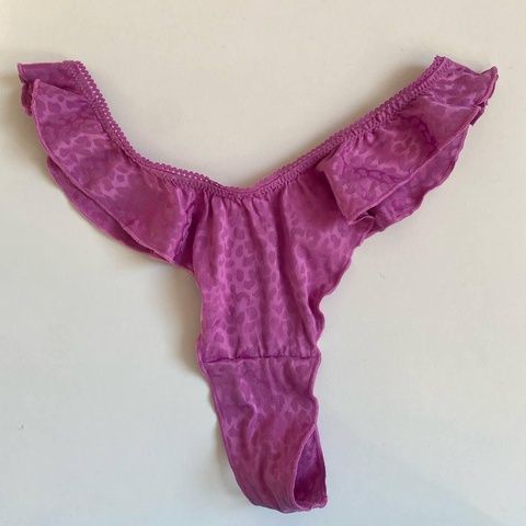 Трусики-стринги женские Victoria's Secret Thong Panty сиреневые fh0-htz-enb фото