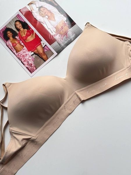 Бюстгальтер с пуш-ап Victoria's Secret Lightly-Lined Wireless Bra светло-бежевый dn0-bzn-qvk фото