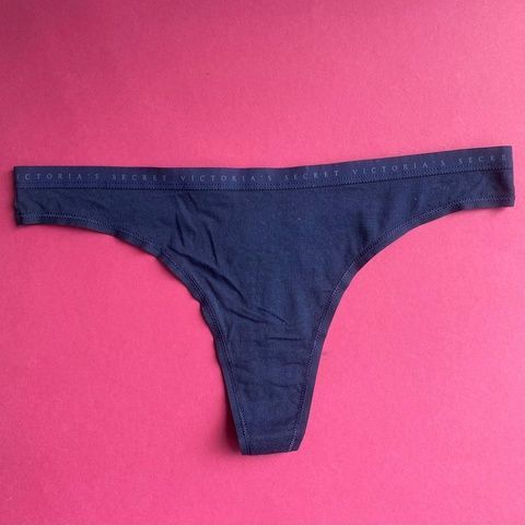 Трусики-стринги женские хлопковые Victoria's Secret Logo Cotton Thong Panty темно-синие 8uu-myq-1fo фото