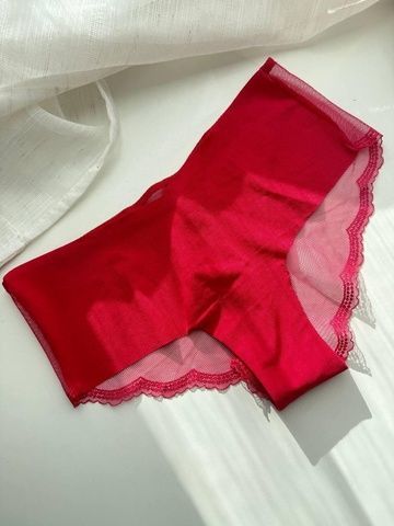 Трусики-чики женские бесшовные с кружевом Victoria's Secret No-Show Heart Mesh-Back Cheeky Panty красные tc2-ikh-689 фото