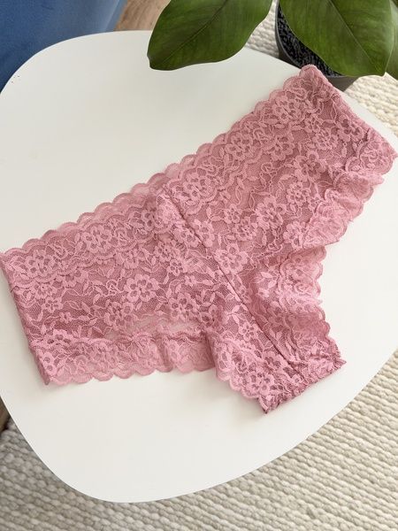 Трусики-чики женские кружевные Victoria's Secret Lace- Cheeky Panty розовые vmd-lak-8pa фото