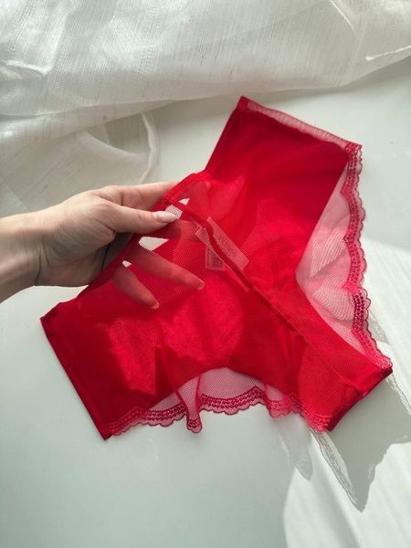 Трусики-чики женские бесшовные с кружевом Victoria's Secret No-Show Heart Mesh-Back Cheeky Panty красные tc2-ikh-689 фото
