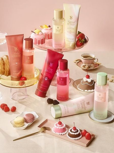 Berry Brulee - парфюмированный спрей(мист) для тела Caf&eacute; Victoria&rsquo;s Secret, 250 мл 708-403 фото
