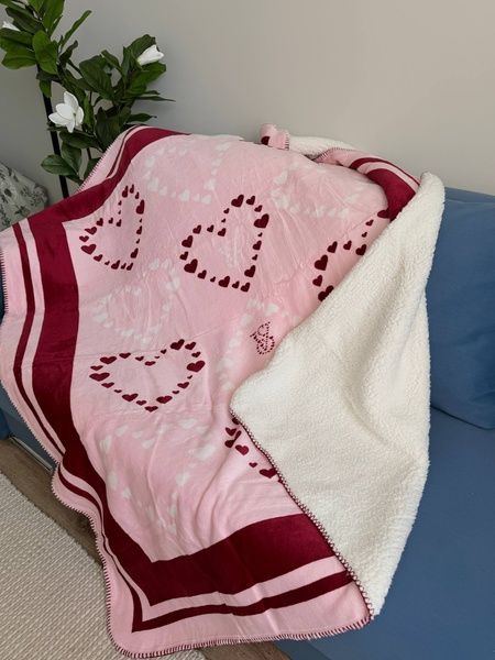 Плед розовый сердца Victoria's Secret Cozy-Fleece Blanket 27217859 фото