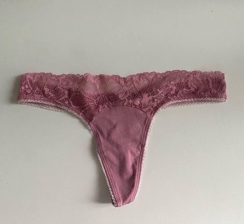 Трусики-стринги женские Victoria's Secret Thong Panty пудровые k1m-tq0-h6c фото