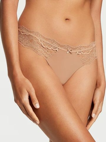 Трусики-стринги женские люксовые с кружевом Victoria's Secret Lace-Trim Thong Panty бежевые 915-vyg-rjf фото