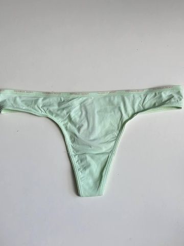 Трусики-стринги женские из лого Victoria's Secret Logo Thong Panty зеленые s8v-8bz-vvl фото