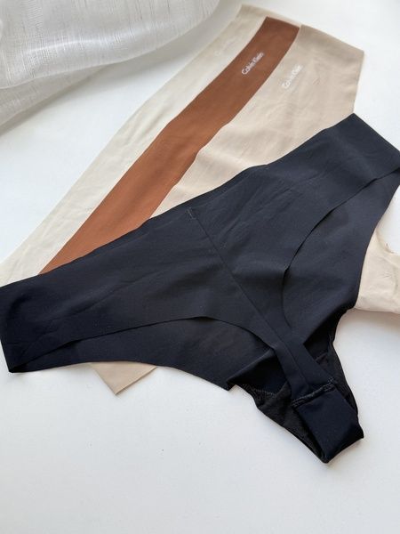 Трусики-стрінги жіночі безшовні Calvin Klein чорні t3j-3so-bpz фото