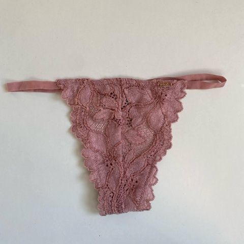 Трусики-стринги женские Victoria's Secret Thong Panty пудровые kxe-ye7-ctf фото