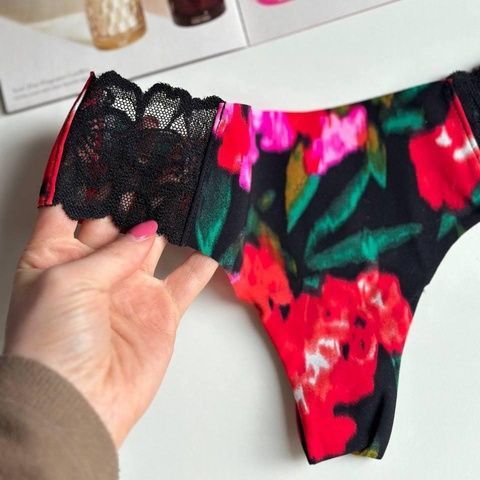 Трусики-стринги женские бесшовные PINK Victoria's Secret No-Show Thong Panty черные kkp-r6j-eof фото